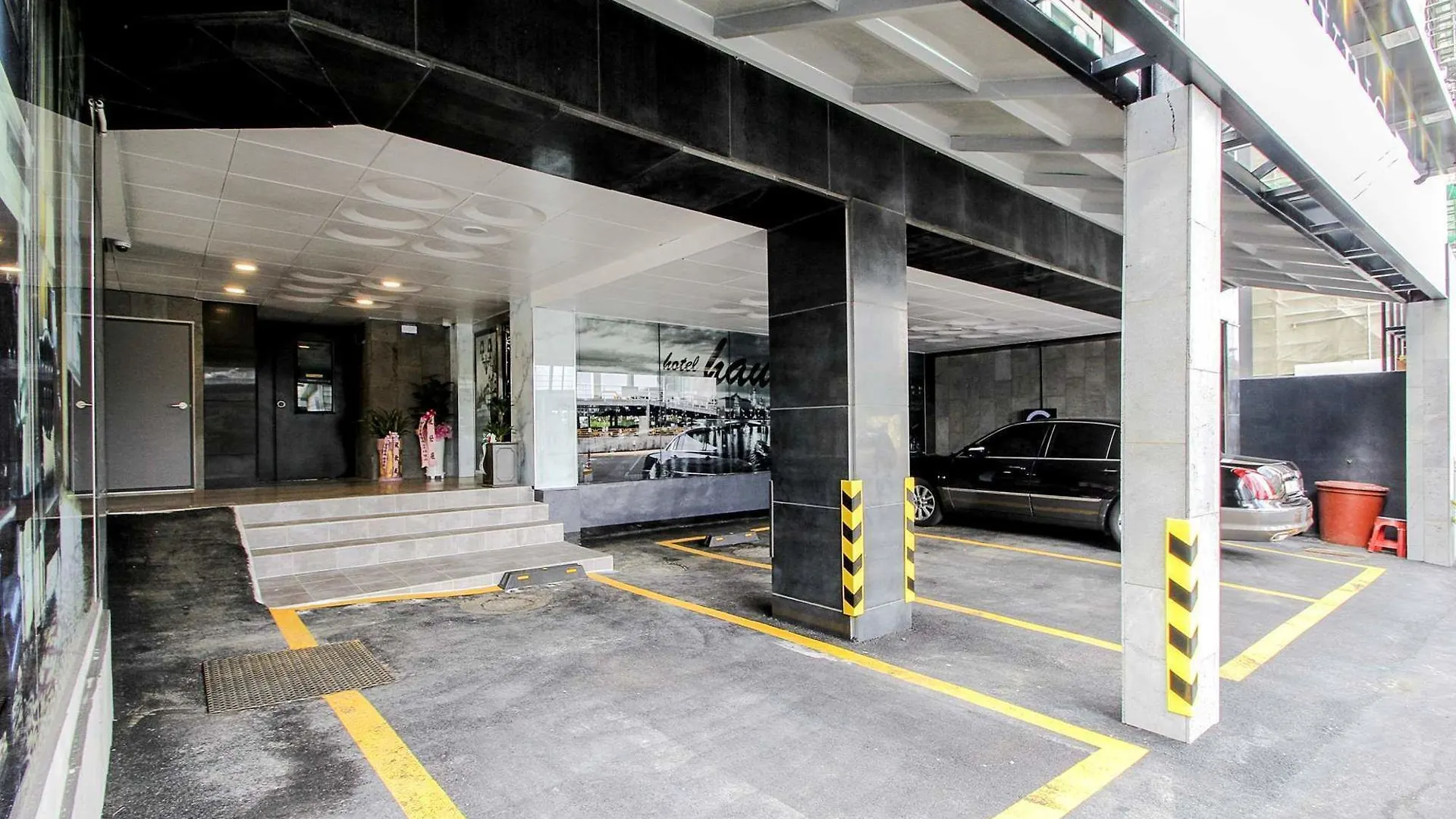 Haute Hotel 부산광역시 2*,